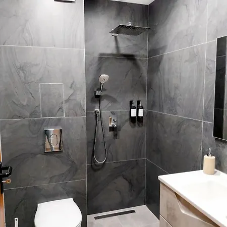 Ika с паркомясто Appartement *